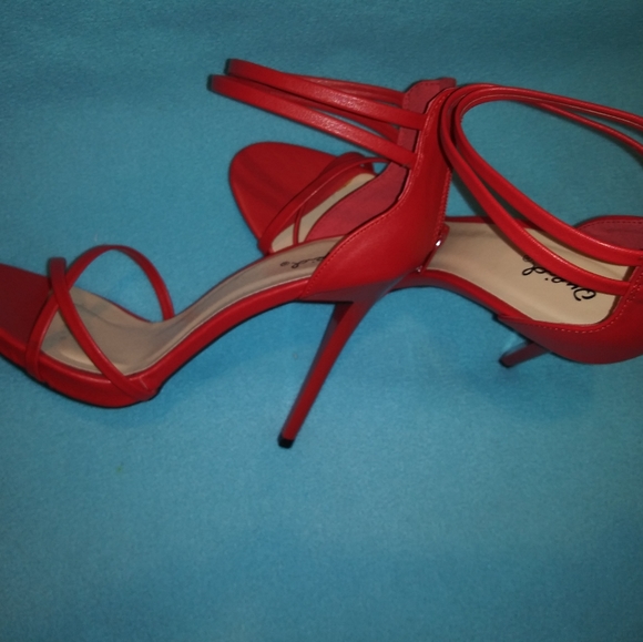 Qupid strappy cherry red 👠 - Picture 3 of 3